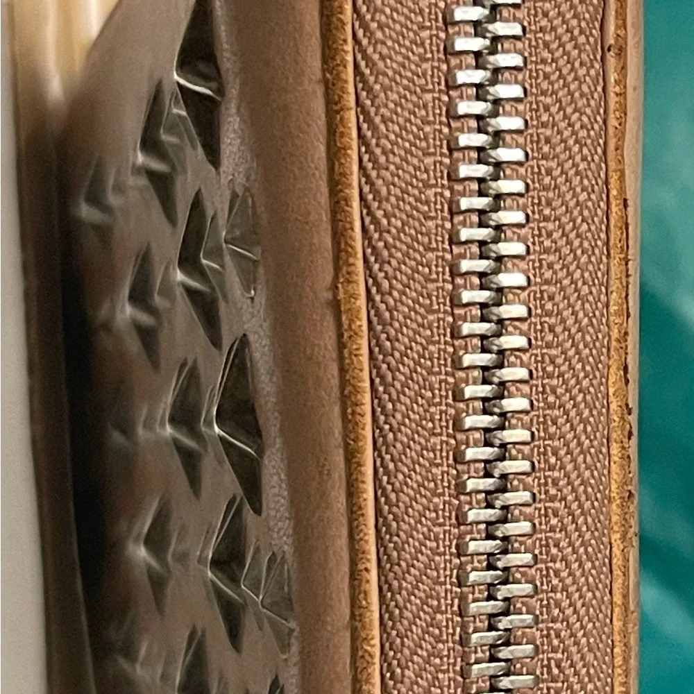 Vintage Jimmy Choo beige and Silver Star Wallet full inclusion
